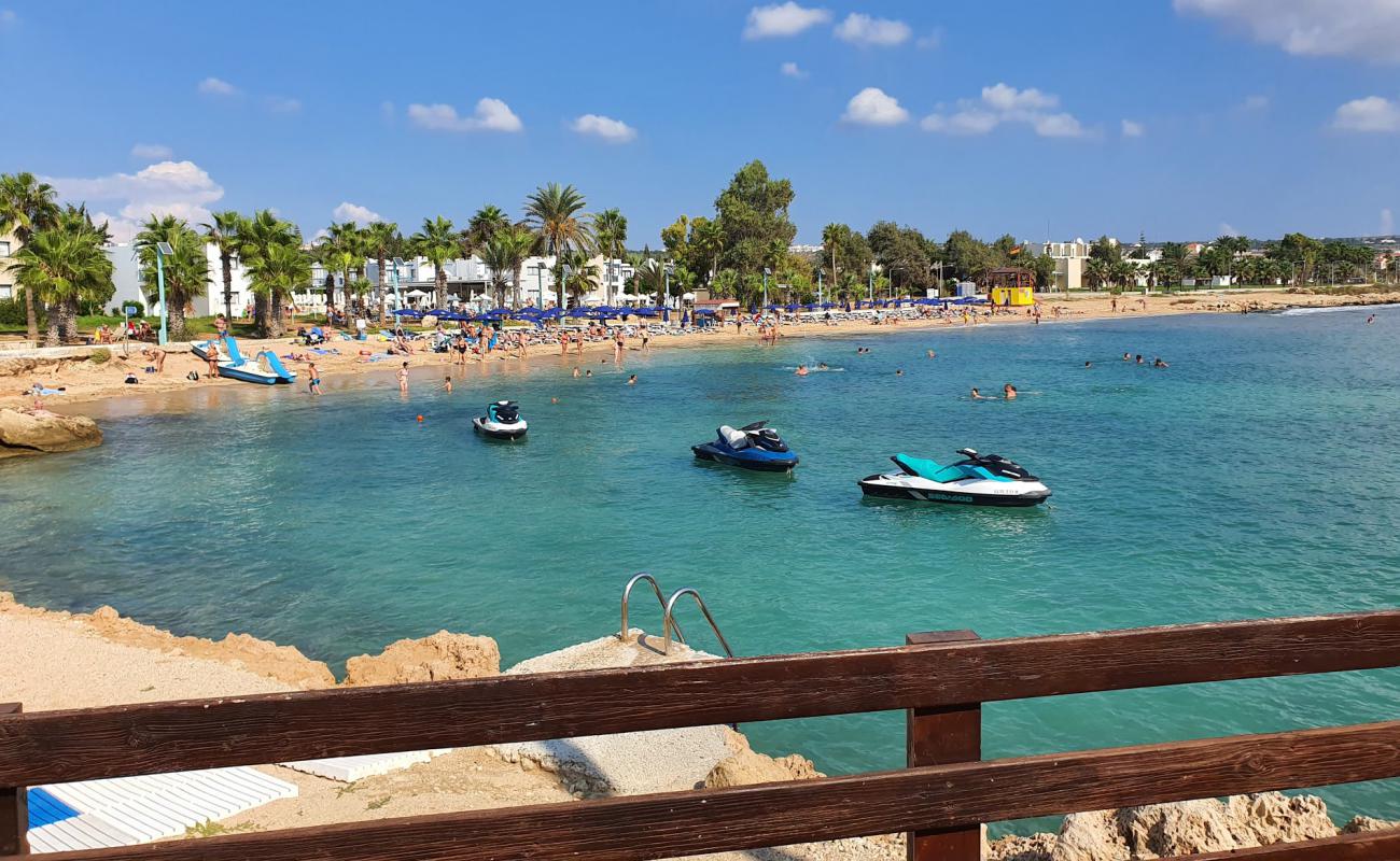 Pernera beach'in fotoğrafı açık bej kum yüzey ile