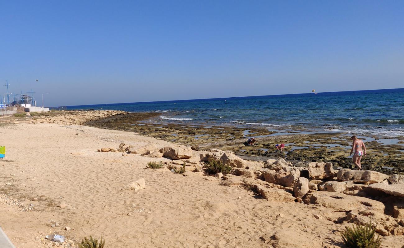 Loukkos beach'in fotoğrafı kayalık arazi yüzey ile