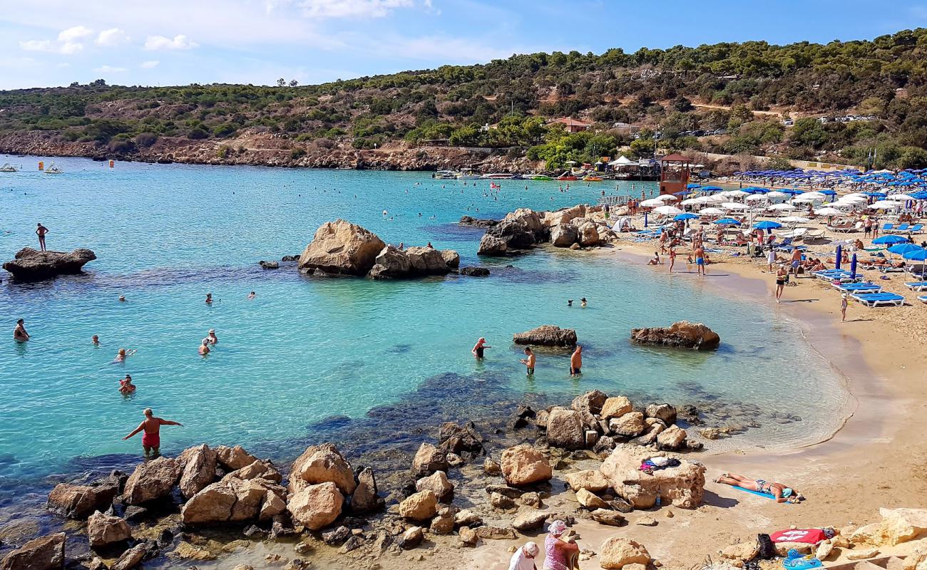 Konnos Plajı'in fotoğrafı parlak ince kum yüzey ile