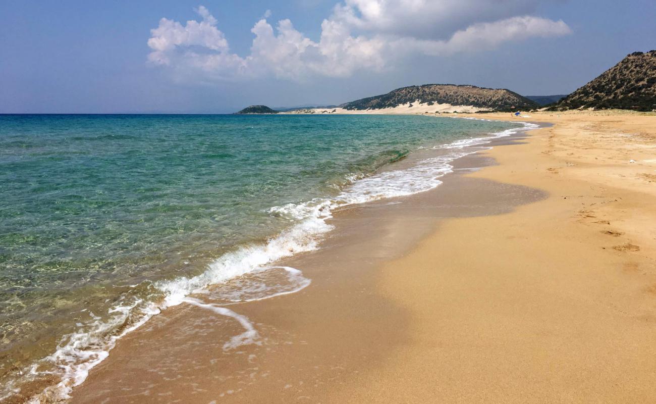 Golden beach'in fotoğrafı parlak kum yüzey ile