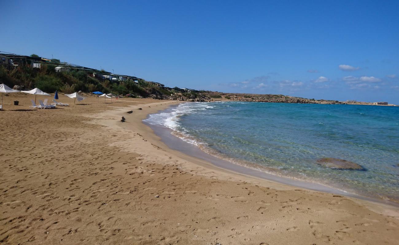 Erenkoy beach'in fotoğrafı açık bej kum yüzey ile