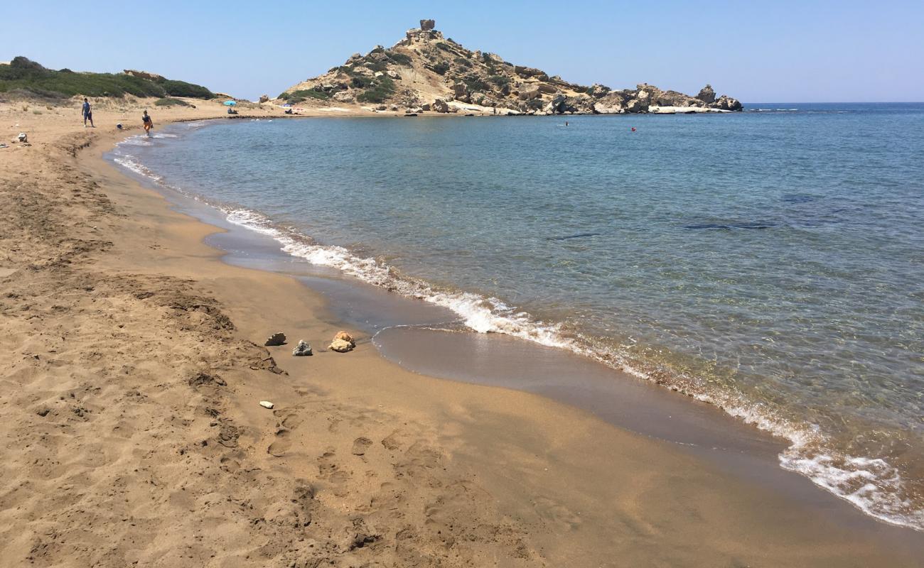 Alagadi Plaji'in fotoğrafı kahverengi kum yüzey ile