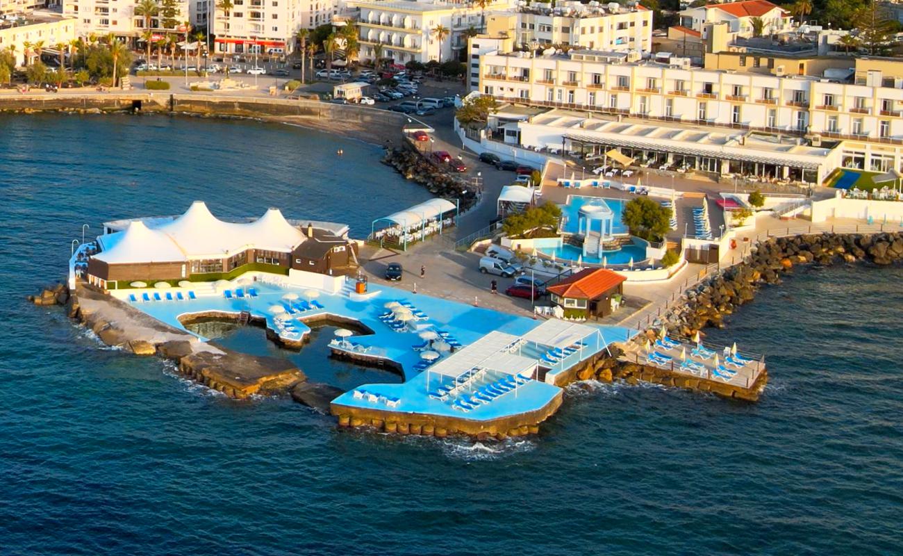 Dome Beach'in fotoğrafı beton kaplı yüzey yüzey ile