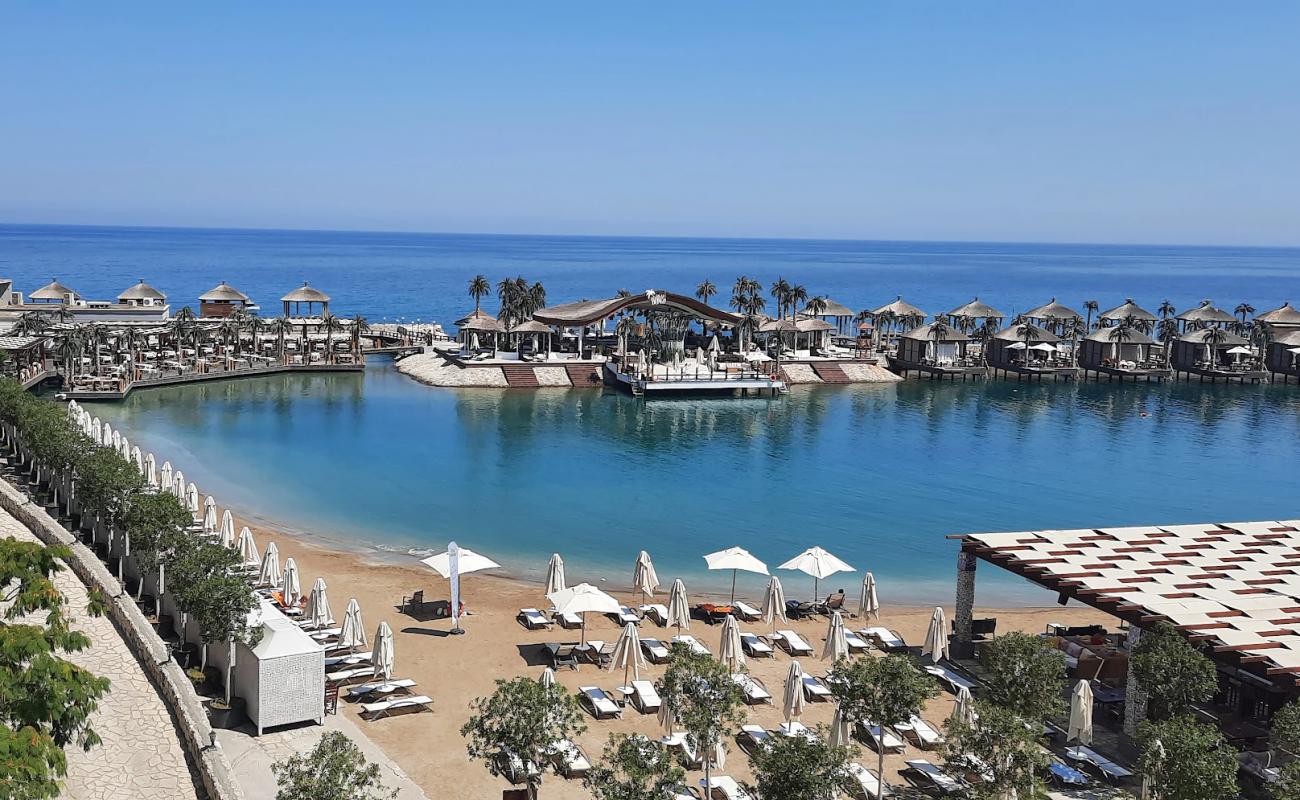 Cratos Beach'in fotoğrafı açık bej kum yüzey ile