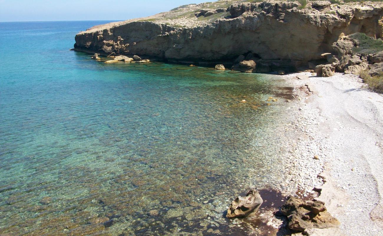 Frido Beach'in fotoğrafı gri çakıl taşı yüzey ile