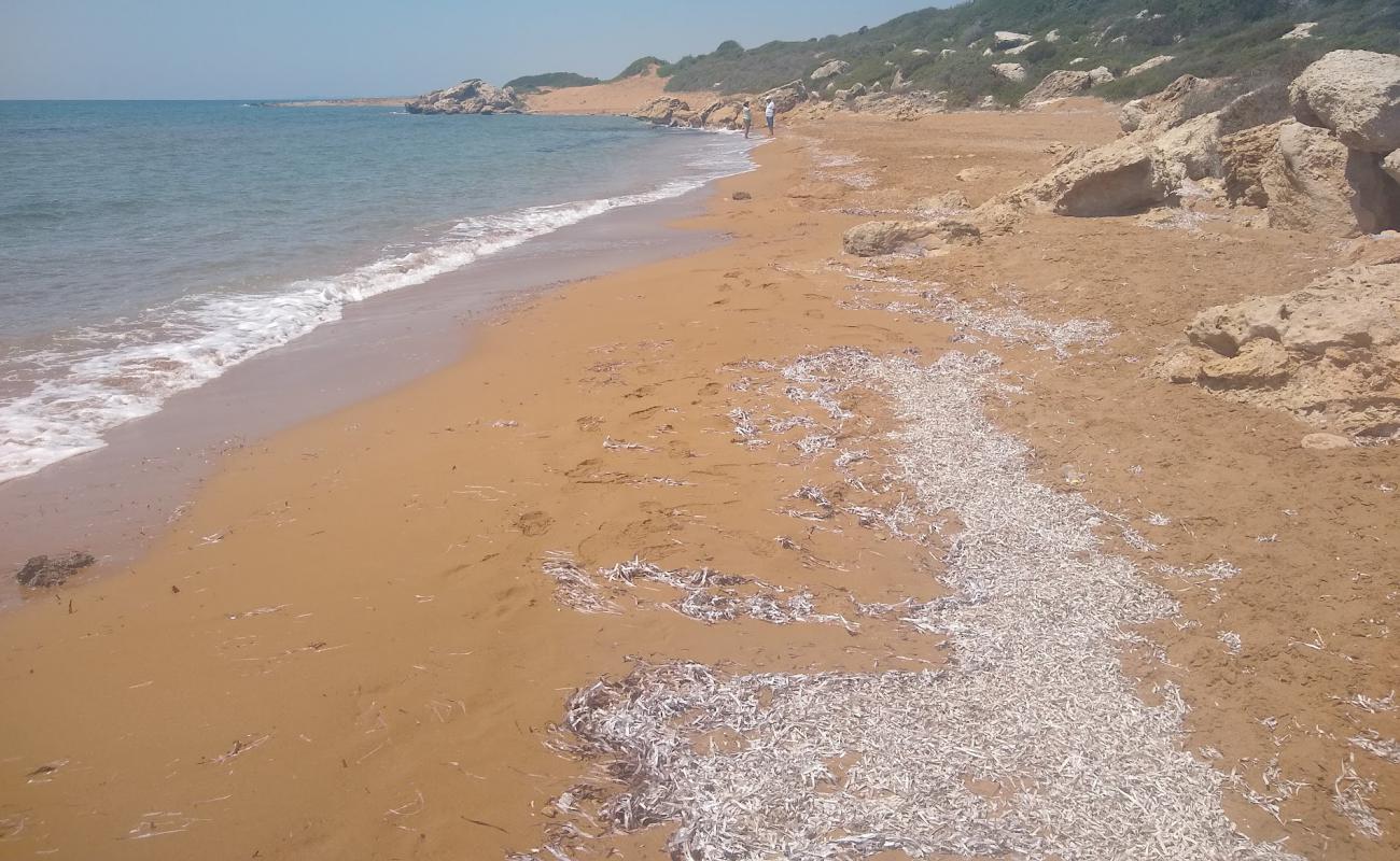 Marali Beach'in fotoğrafı açık bej kum yüzey ile