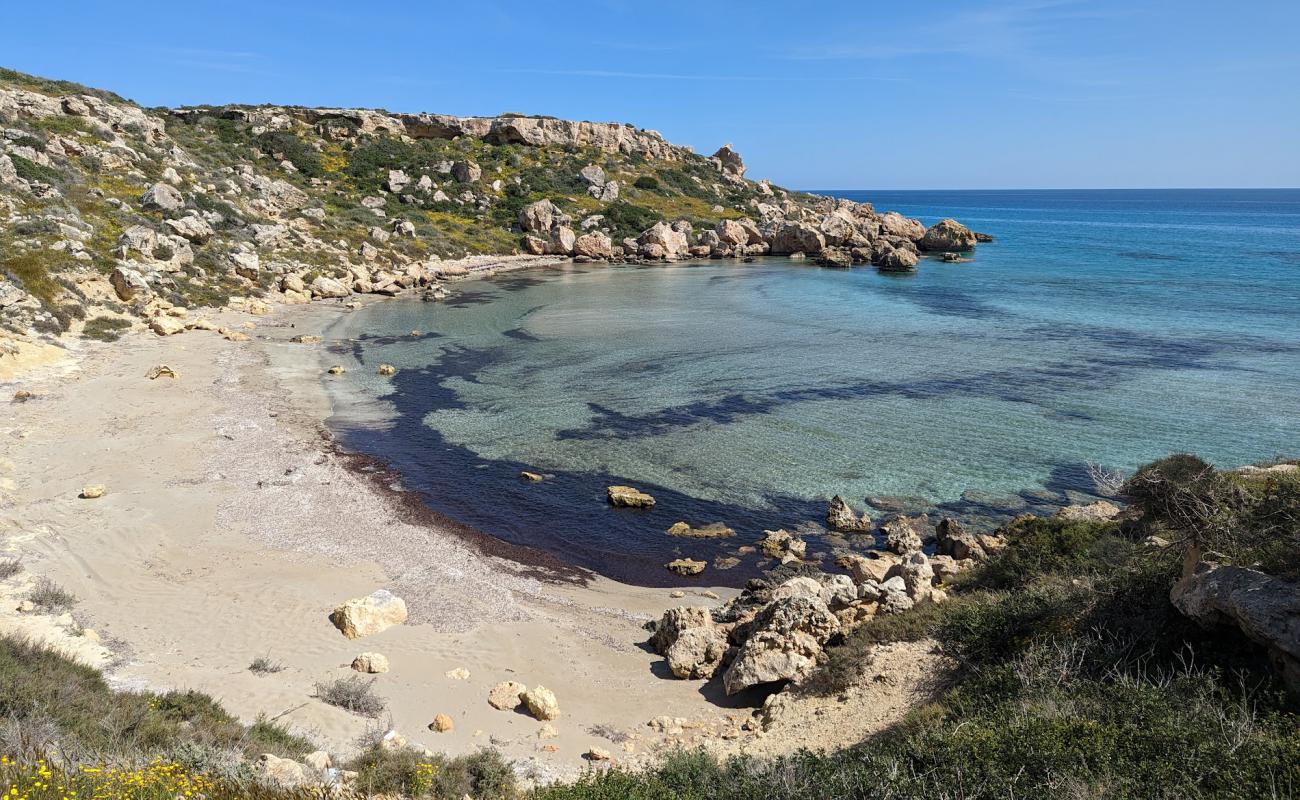 The Quiet Place Beach'in fotoğrafı açık bej kum yüzey ile