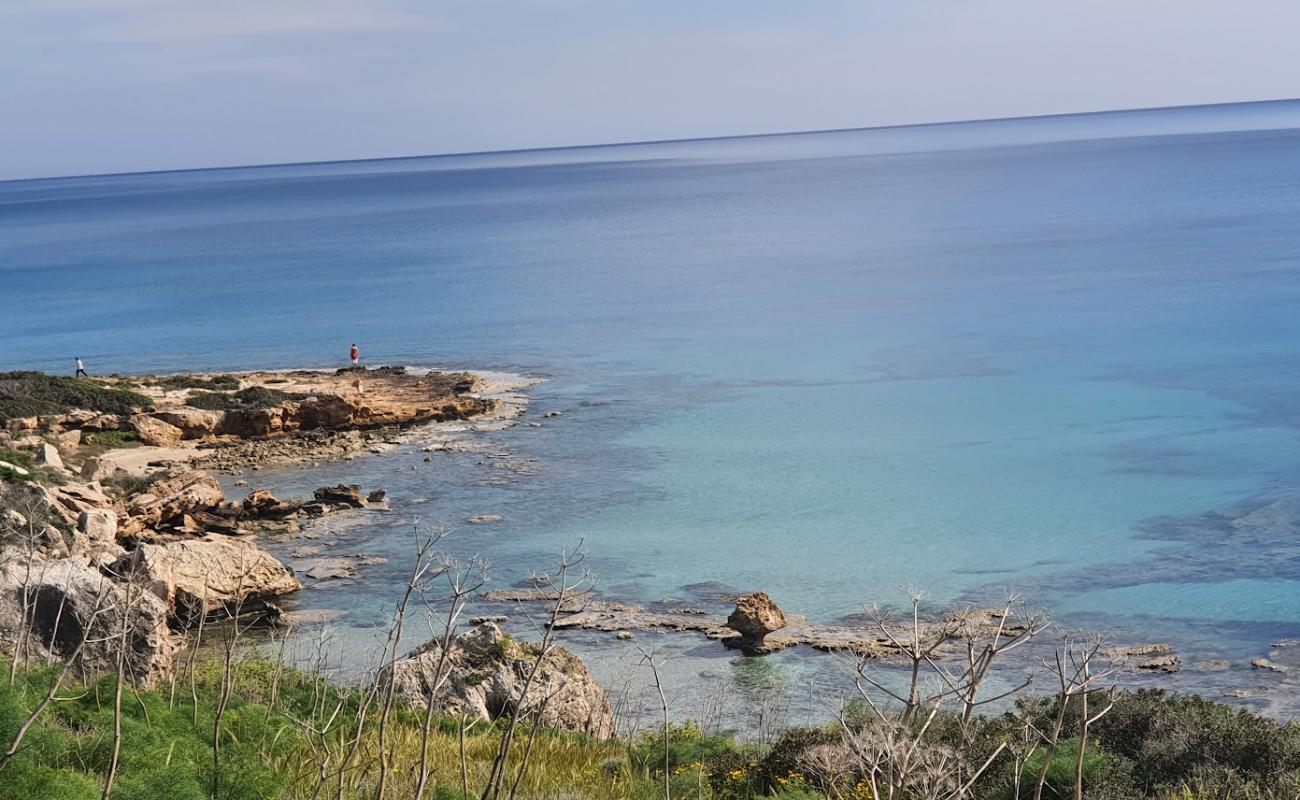 Mushroom Beach'in fotoğrafı bej kum ve kayalar yüzey ile