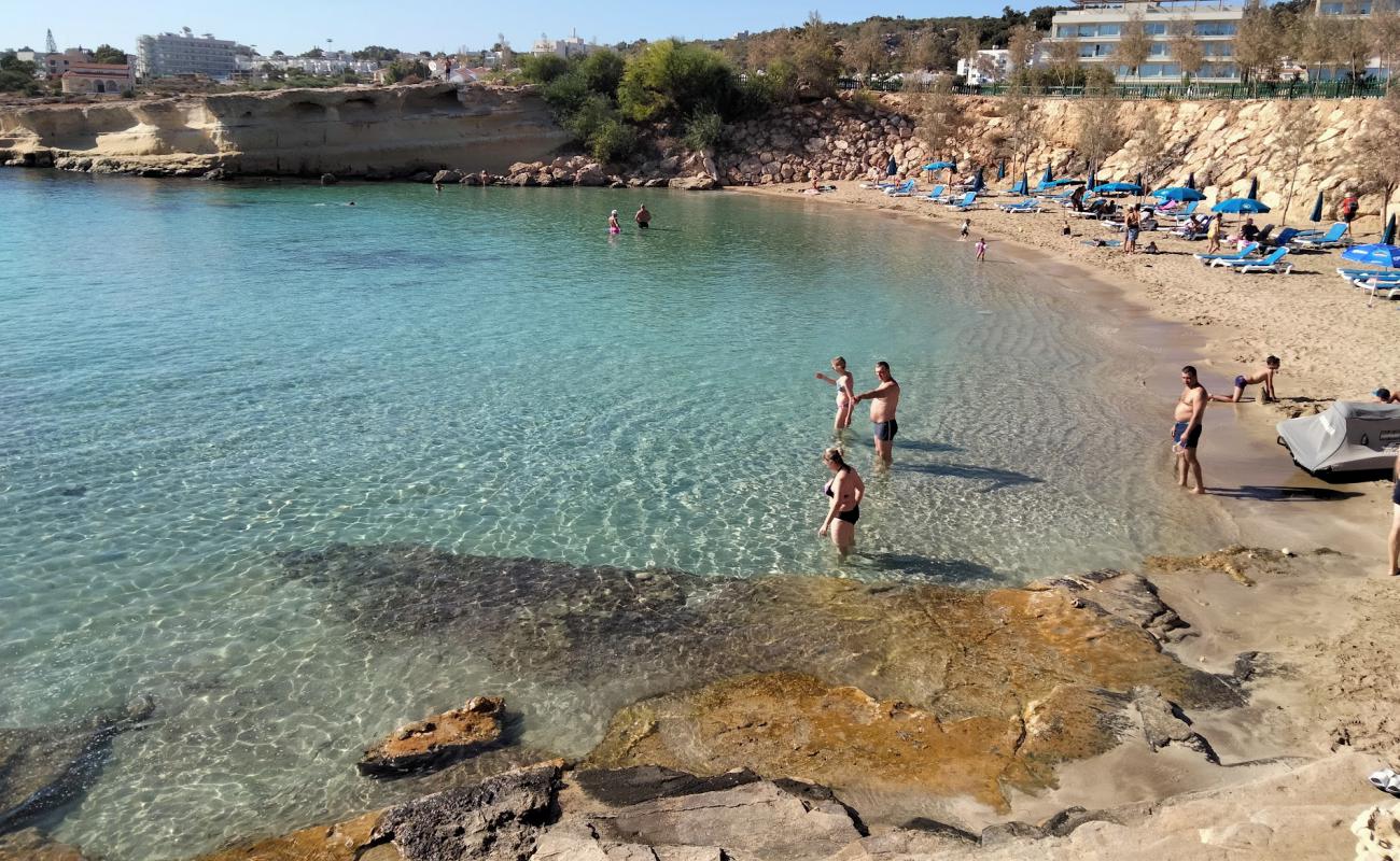 Green Bay Beach'in fotoğrafı açık bej kum yüzey ile
