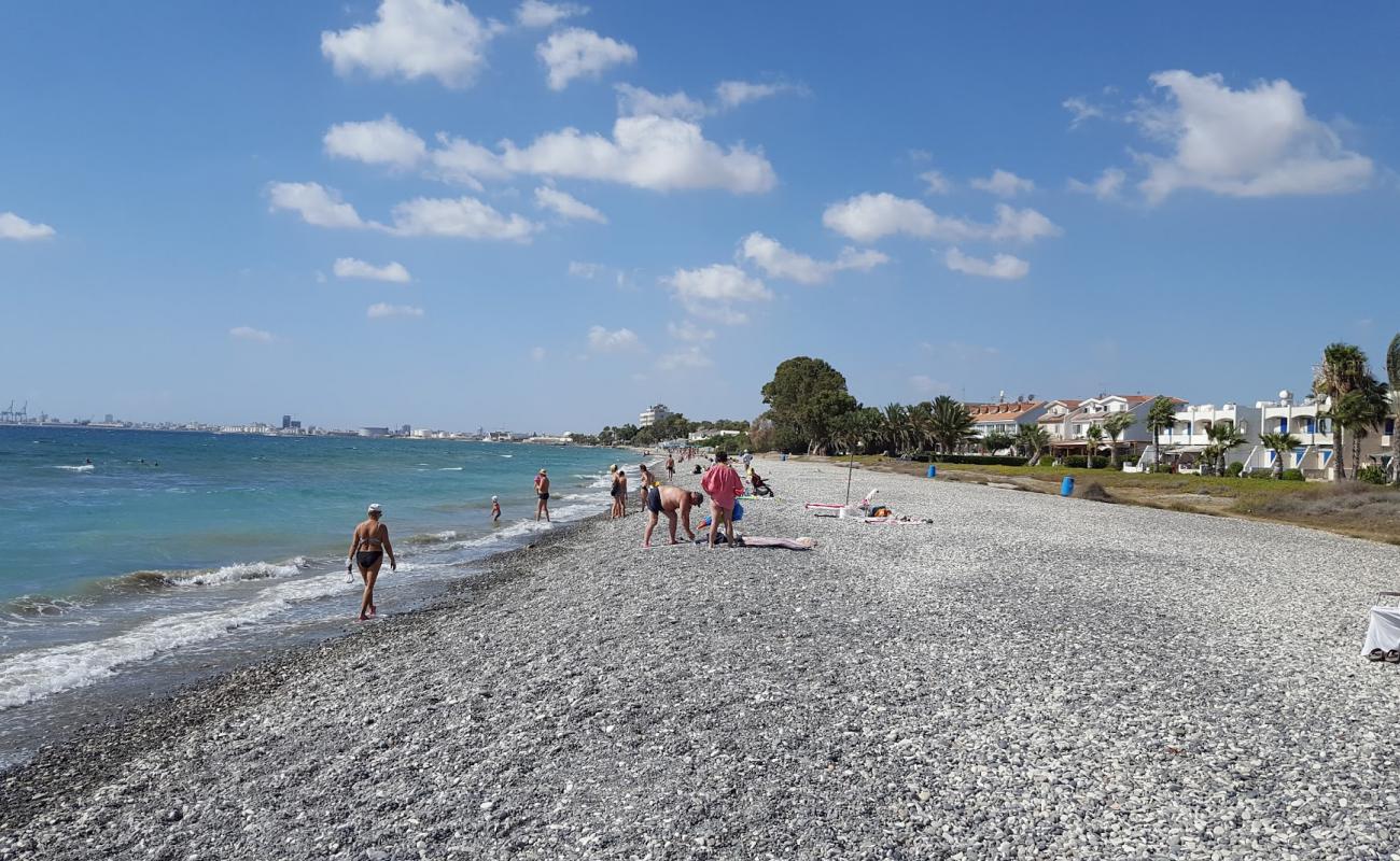 Oroklini Beach'in fotoğrafı gri kum ve çakıllar yüzey ile