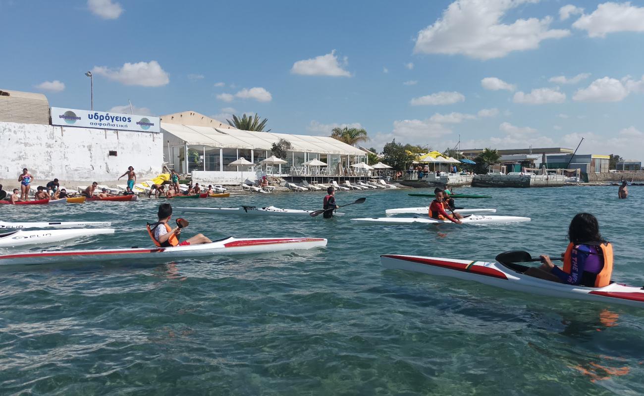 Nautical Club Larnaca'in fotoğrafı gri çakıl taşı yüzey ile