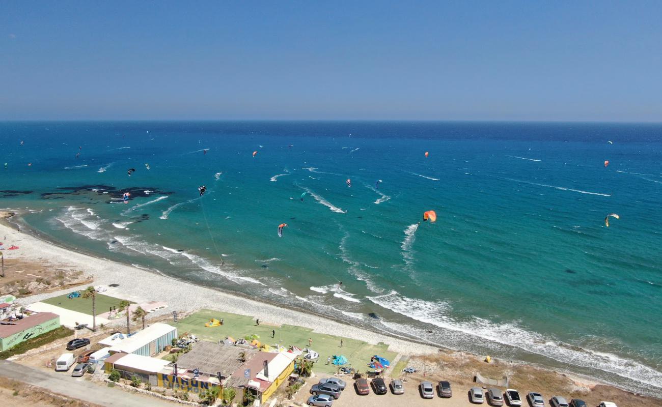 Kahuna Beach'in fotoğrafı gri çakıl taşı yüzey ile