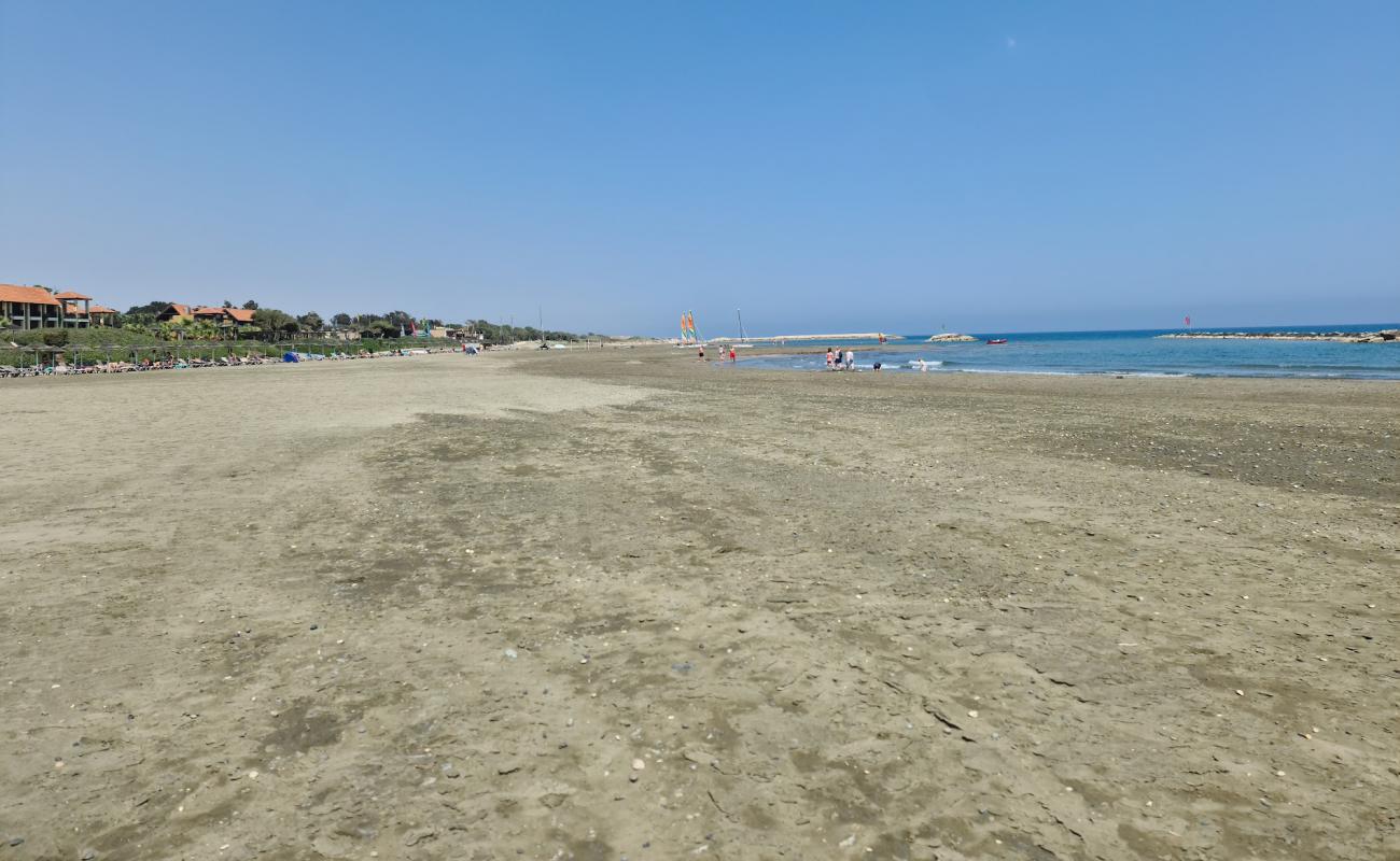 Robinson Cyprus Beach'in fotoğrafı gri kum yüzey ile