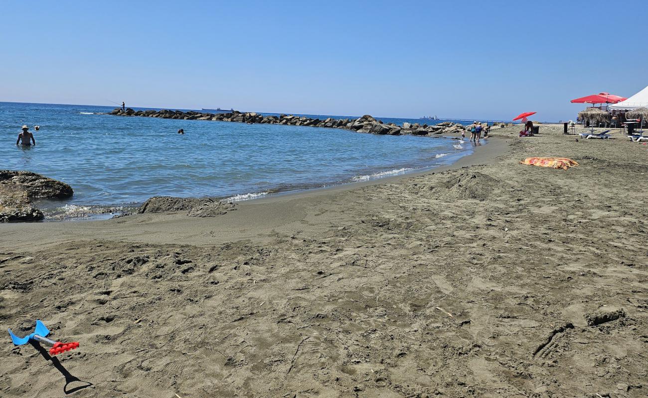 Maroni Seaside Beach'in fotoğrafı açık bej kum yüzey ile