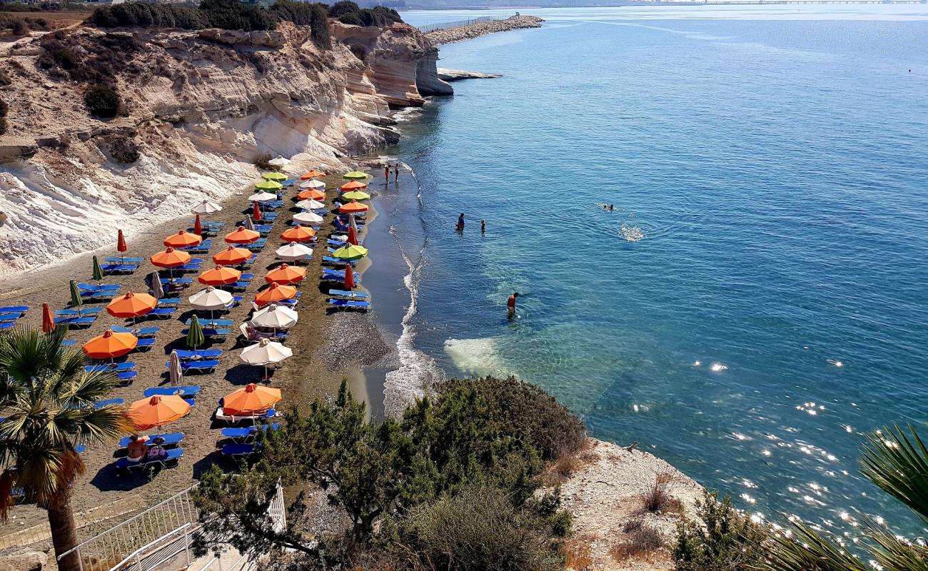 Kalymnos Beach'in fotoğrafı gri kum yüzey ile