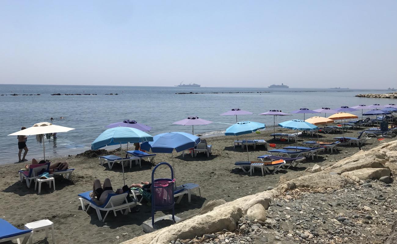 Germasogeia Nice Beach'in fotoğrafı gri kum yüzey ile