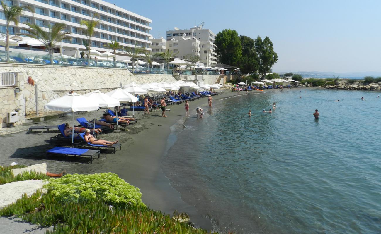 Royal Apollonia Beach'in fotoğrafı gri kum yüzey ile