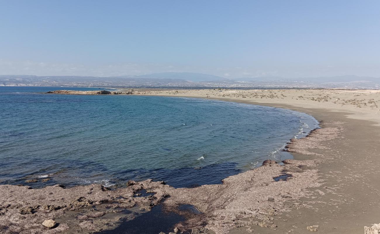 Akrotiri Sand Dunes Beach'in fotoğrafı açık bej kum yüzey ile