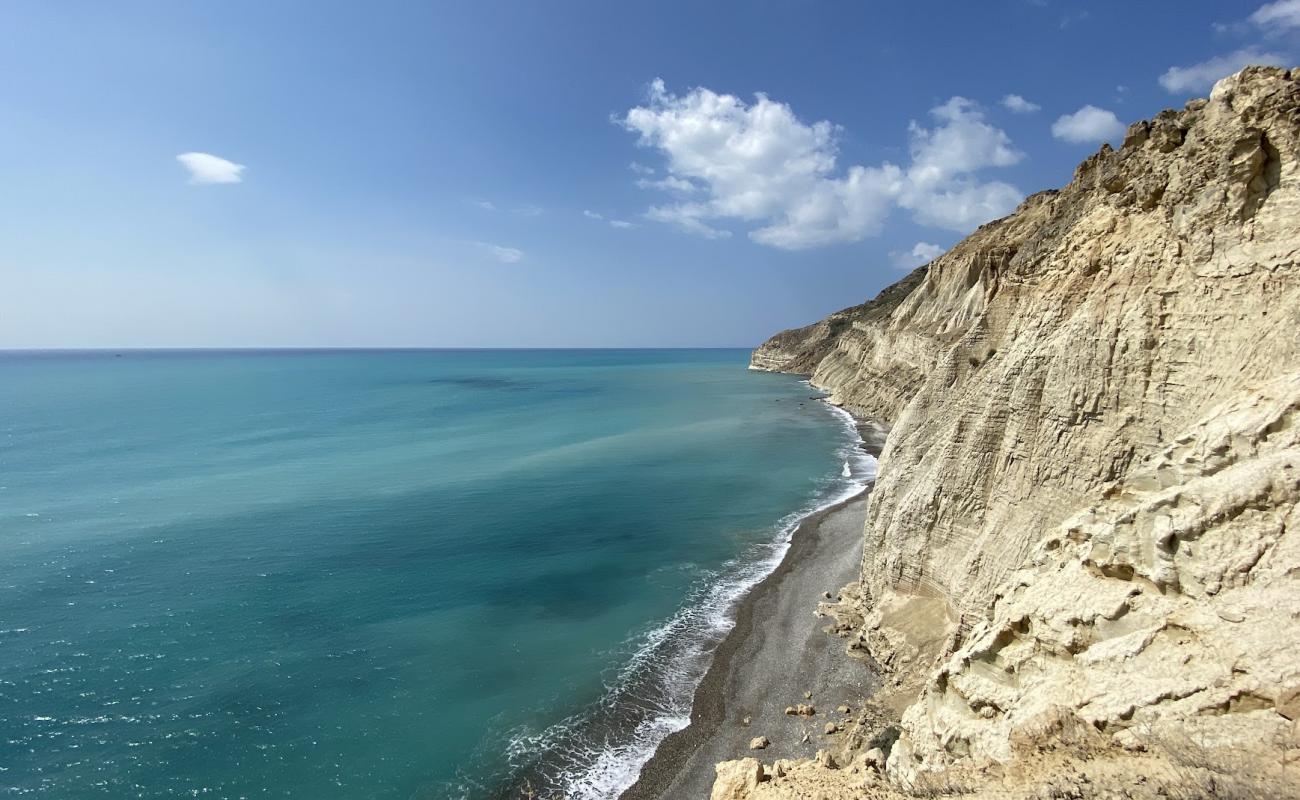 Cape Aspro'in fotoğrafı gri kum ve çakıllar yüzey ile