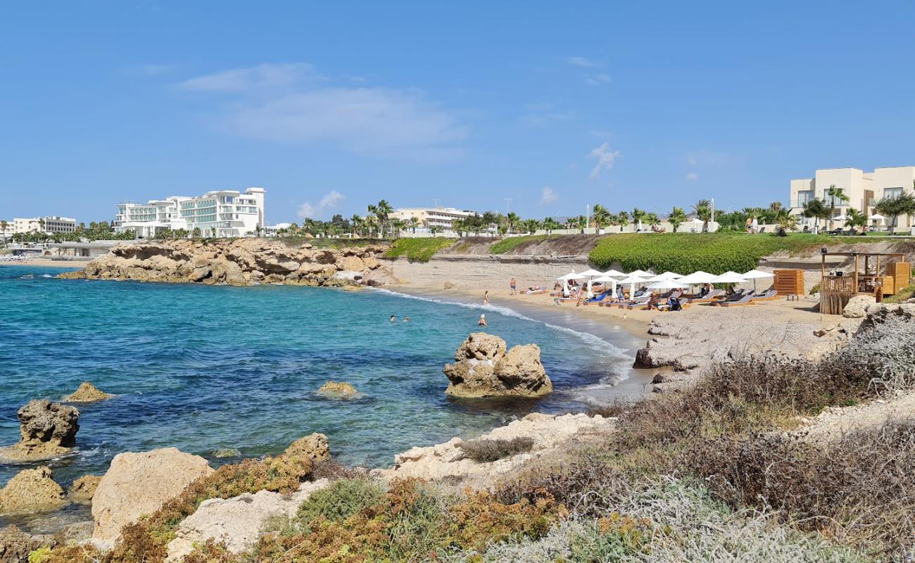Poseidonos Beach'in fotoğrafı açık bej kum yüzey ile