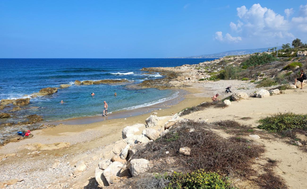 Mersini Beach'in fotoğrafı bej kum ve kayalar yüzey ile
