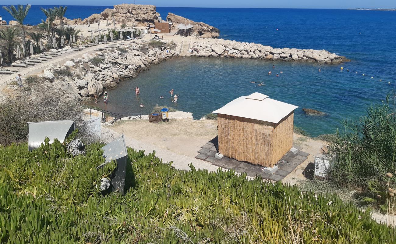 Josi Bay Paphos'in fotoğrafı beton kaplı yüzey yüzey ile
