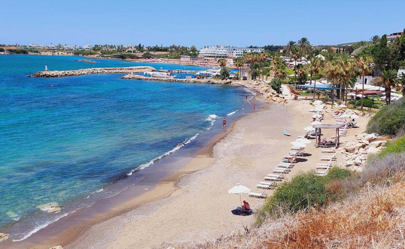 Coral Beach'in fotoğrafı açık bej kum yüzey ile