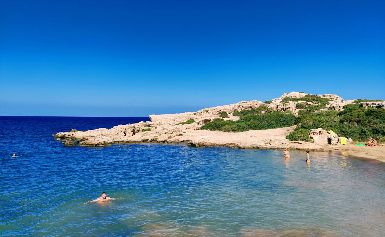 Amphitheatre Bay'in fotoğrafı açık bej kum yüzey ile