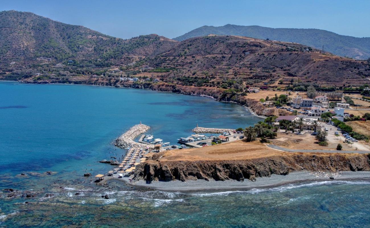 Pomos Beach'in fotoğrafı gri çakıl taşı yüzey ile