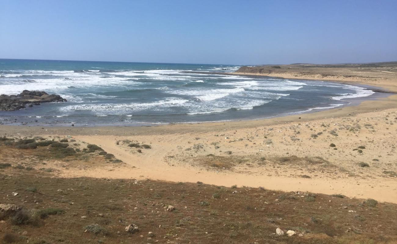Akdeniz Beach'in fotoğrafı açık bej kum yüzey ile
