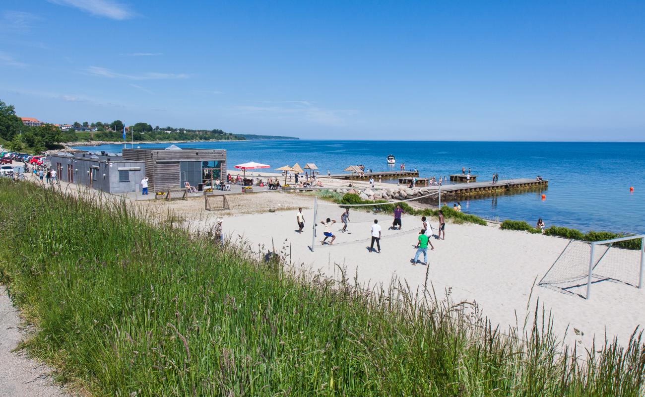 Oster Beach'in fotoğrafı parlak kum yüzey ile