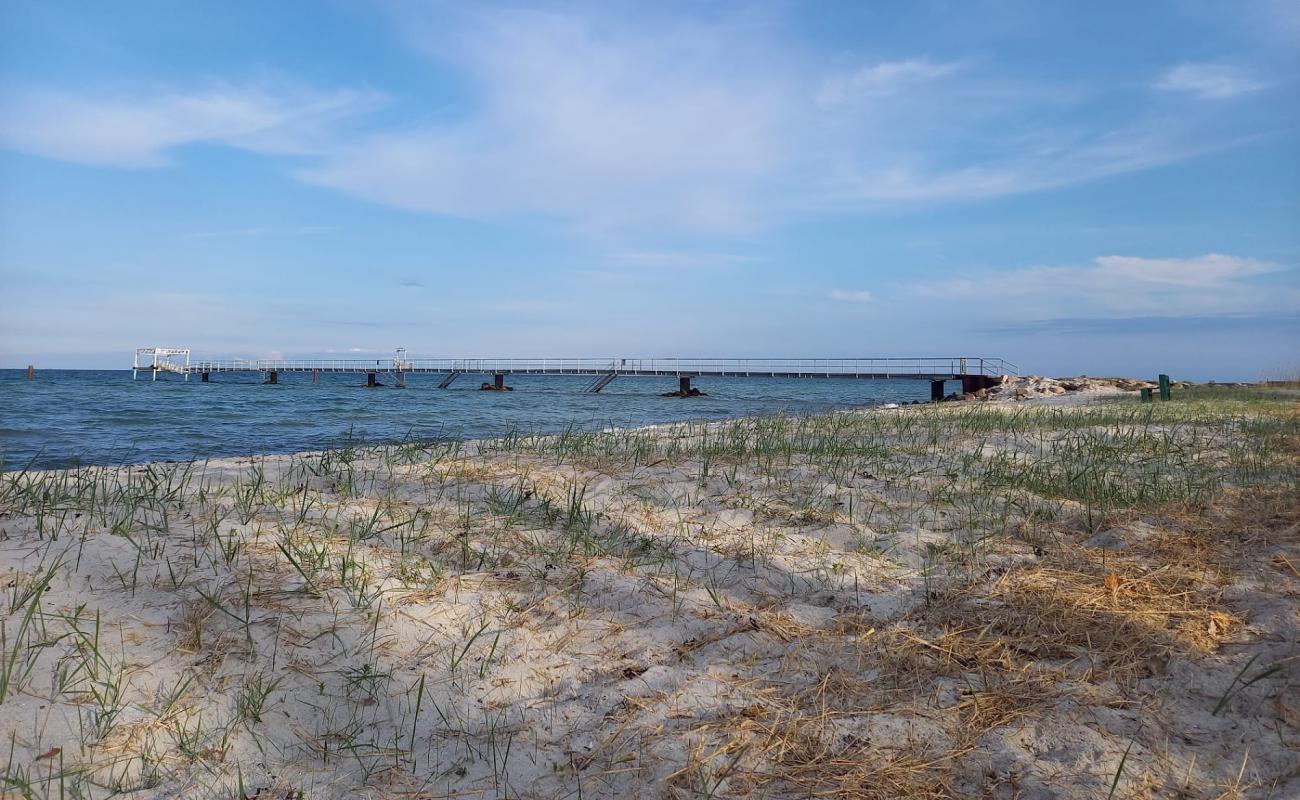Hou Beach'in fotoğrafı açık bej kum yüzey ile