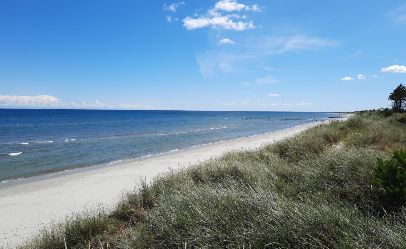 Bratten Beach'in fotoğrafı parlak kum yüzey ile