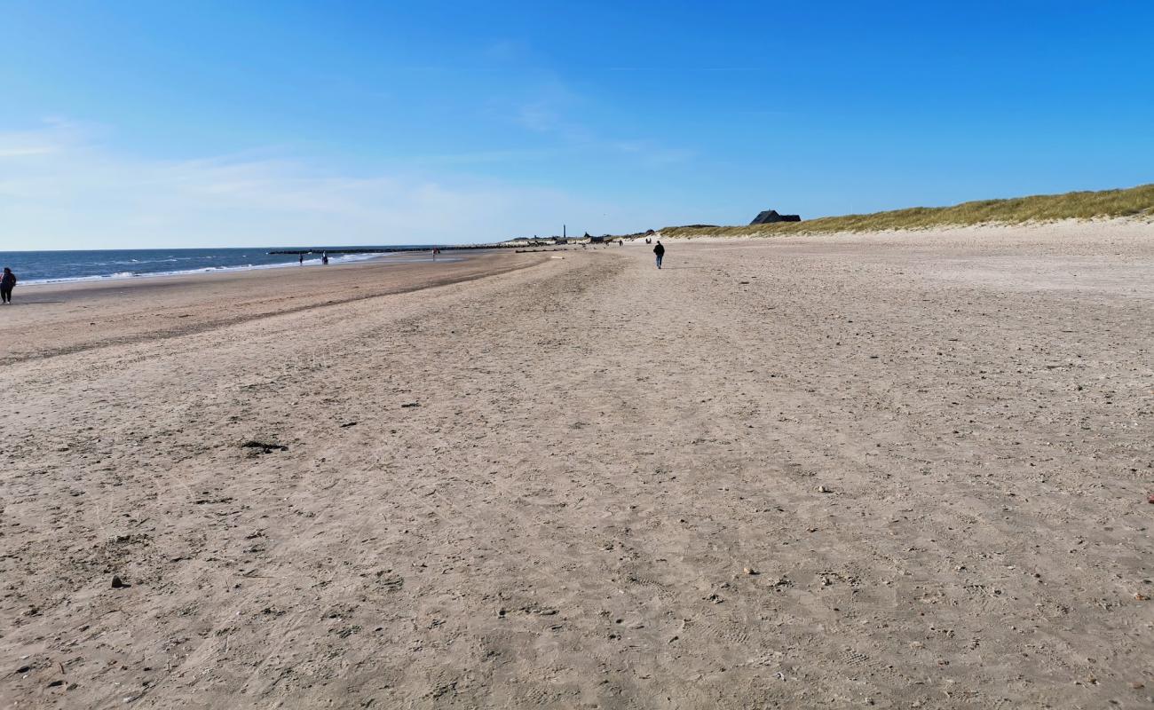 Hvidbjerg Beach'in fotoğrafı açık bej kum yüzey ile