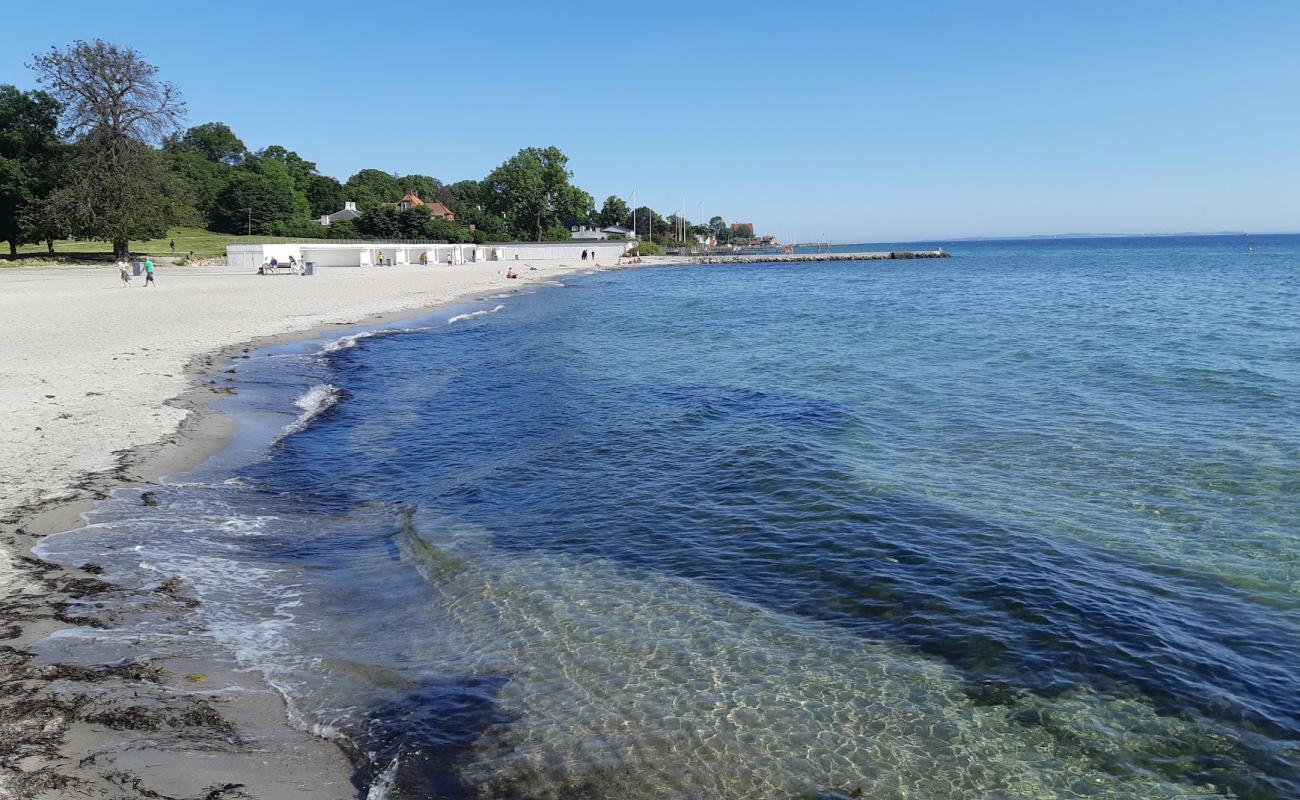 Bellevue Beach'in fotoğrafı parlak kum yüzey ile