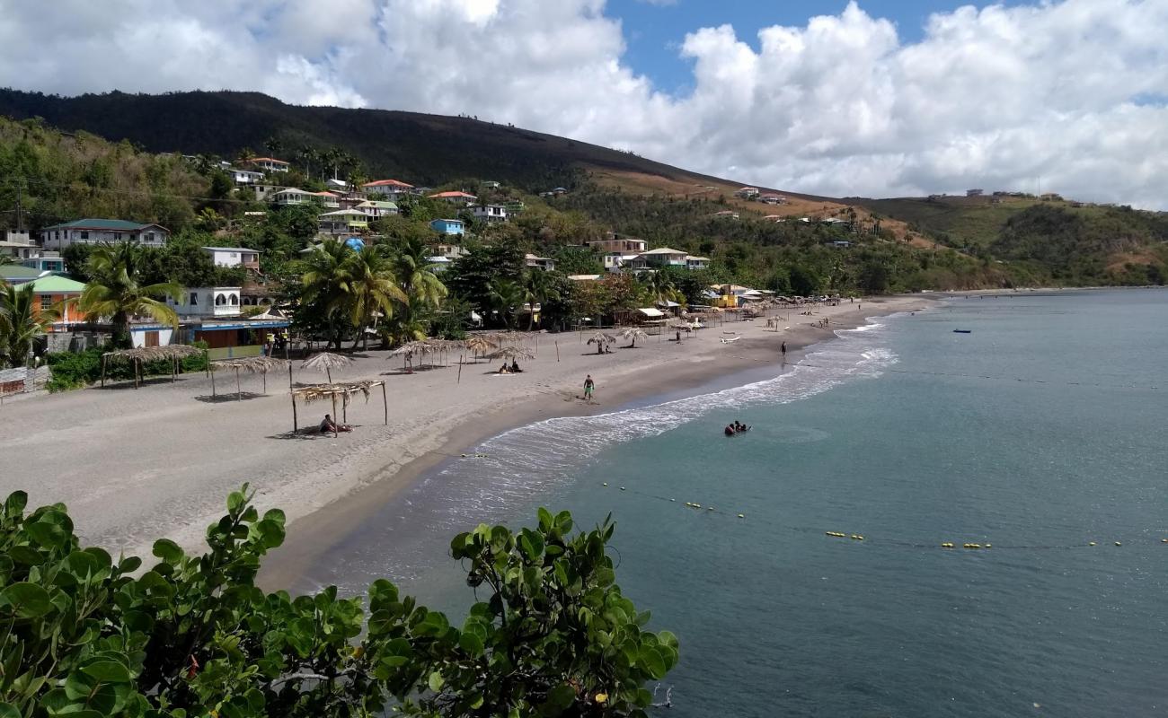 Mero beach'in fotoğrafı gri kum yüzey ile