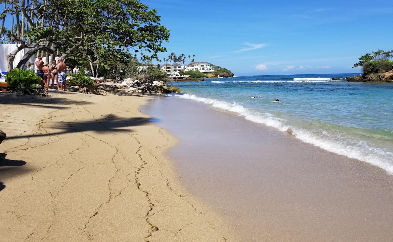 Playa Serenity'in fotoğrafı parlak kum yüzey ile