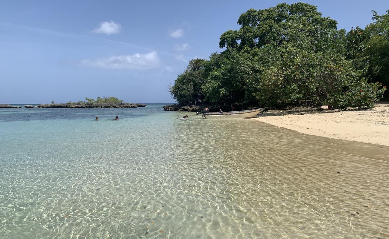 Playita Grigri'in fotoğrafı parlak ince kum yüzey ile