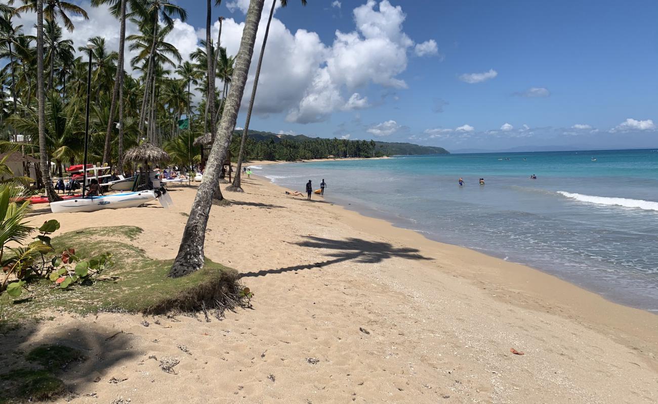 Sublime Las Terrenas Plajı'in fotoğrafı açık bej kum yüzey ile