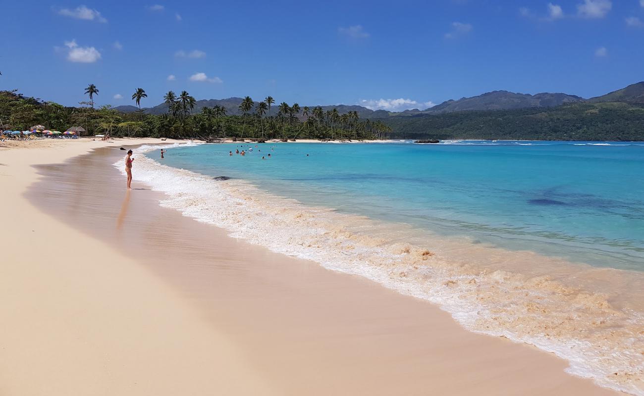 Las Galeras Plajı'in fotoğrafı açık bej kum yüzey ile