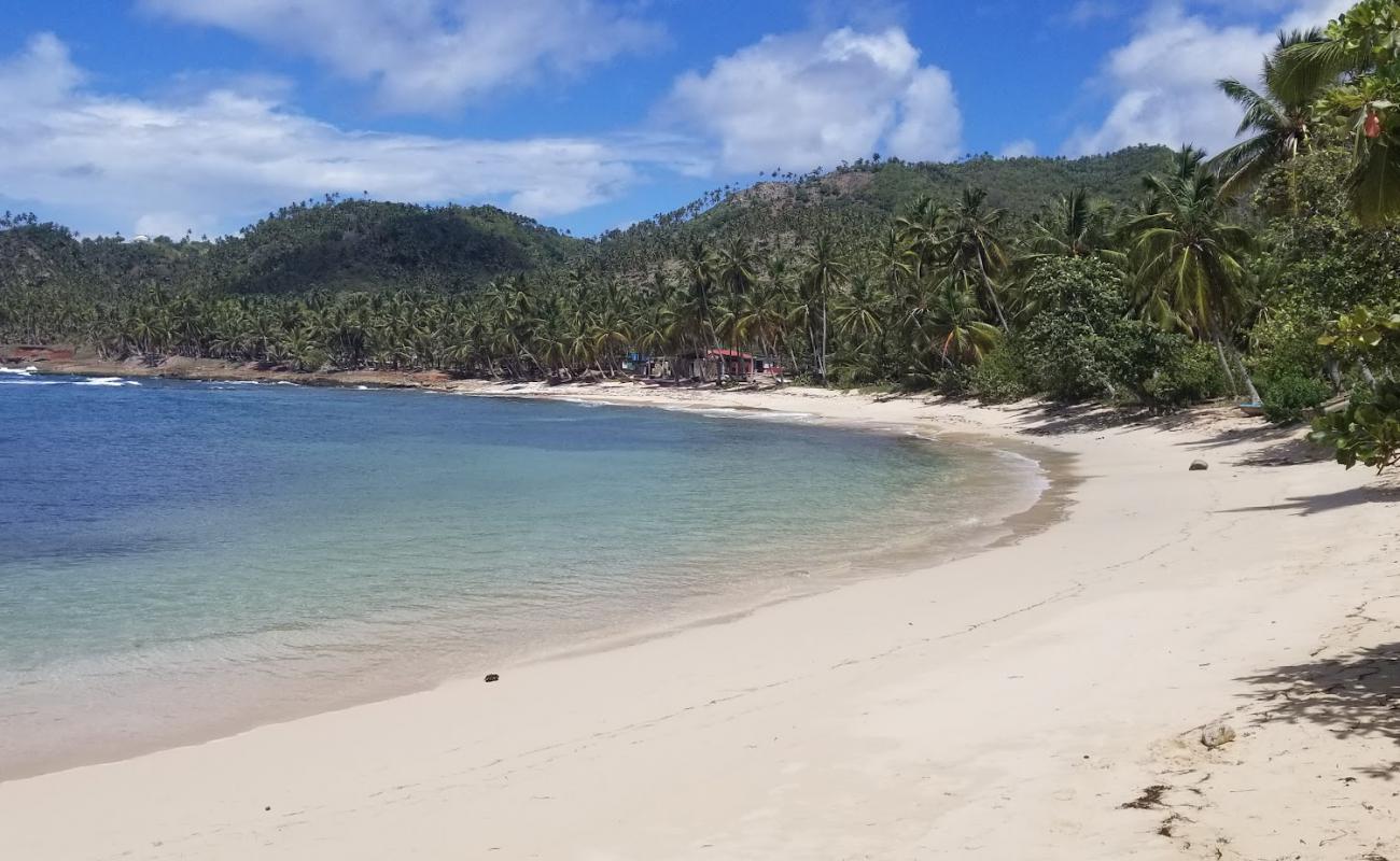 Samana Beach'in fotoğrafı i̇nce bej kum yüzey ile