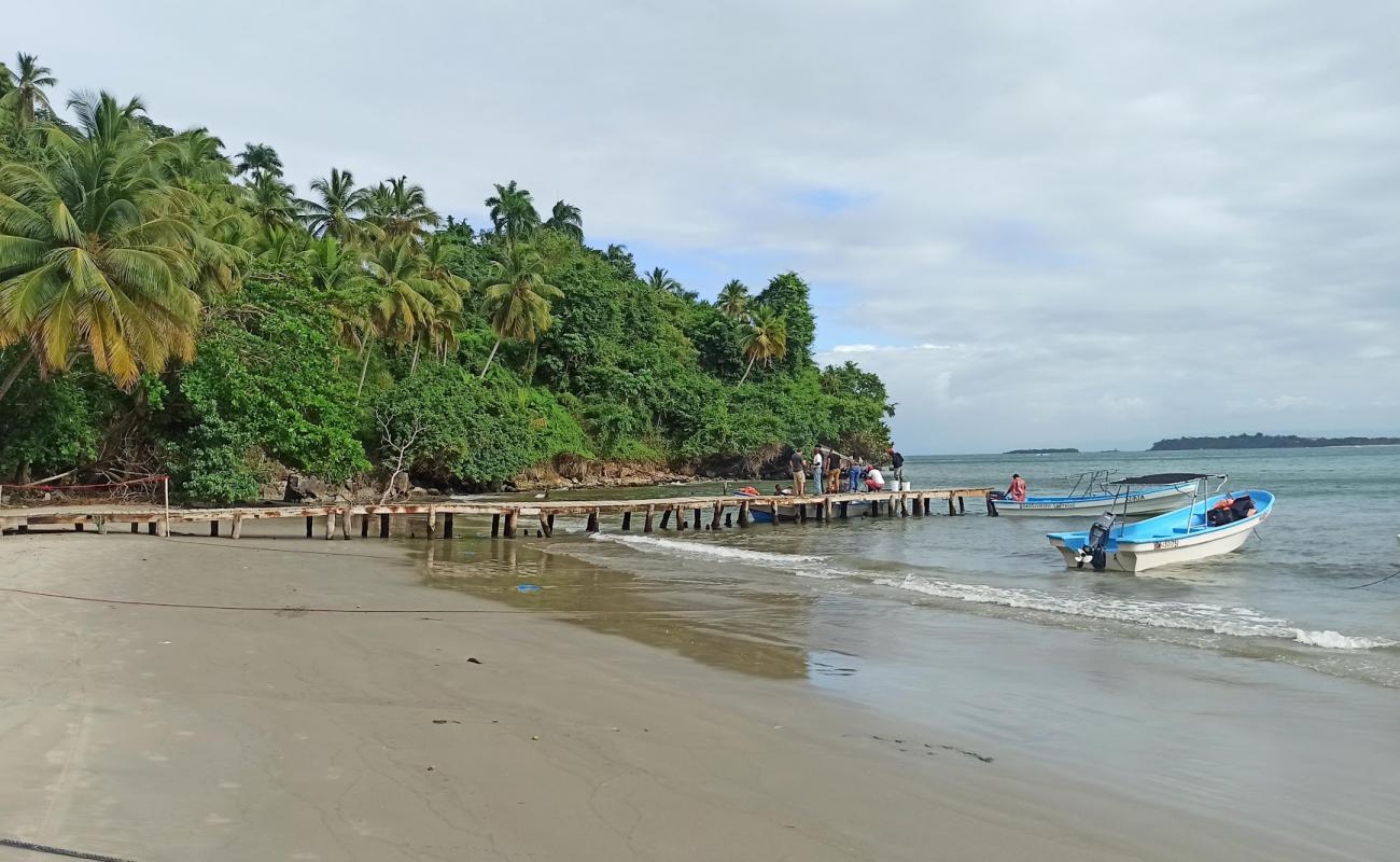 Playa Cruce Los Cayos'in fotoğrafı gri kum yüzey ile