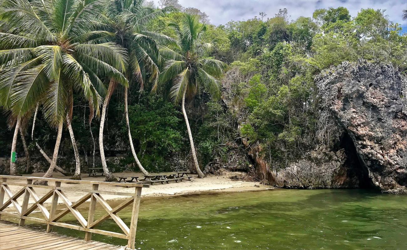 Playa Cueva'in fotoğrafı açık bej kum yüzey ile