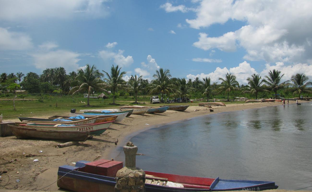 Playa Sabana de la Mar'in fotoğrafı gri kum yüzey ile