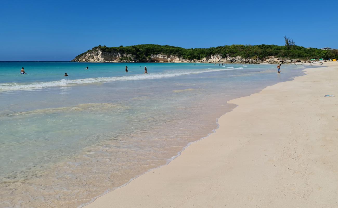 Playa Macao'in fotoğrafı parlak ince kum yüzey ile