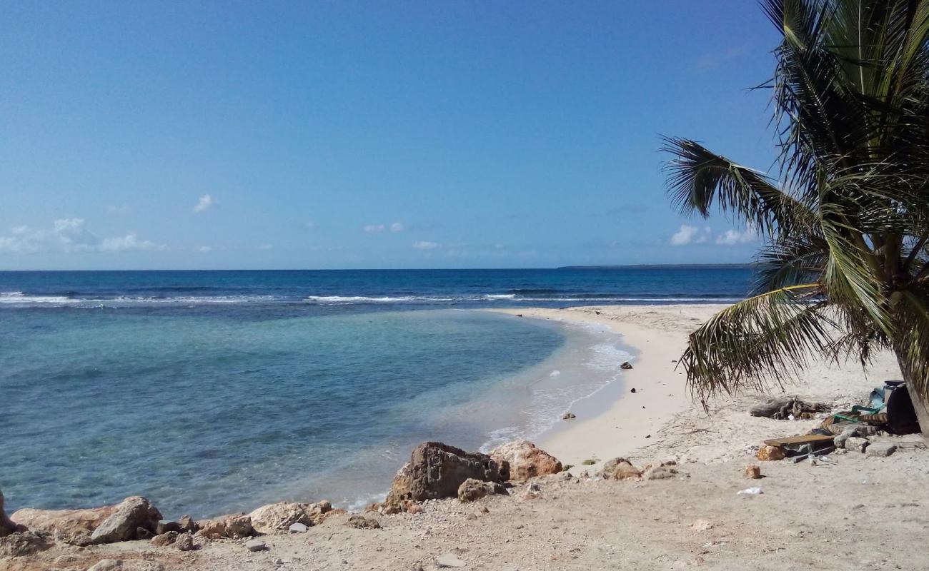 Caleta beach'in fotoğrafı parlak ince kum yüzey ile