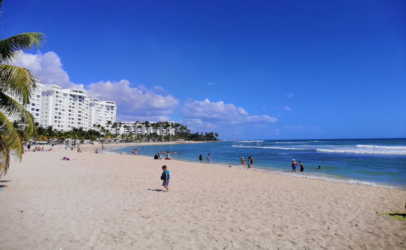 Hemingway beach'in fotoğrafı i̇nce bej kum yüzey ile