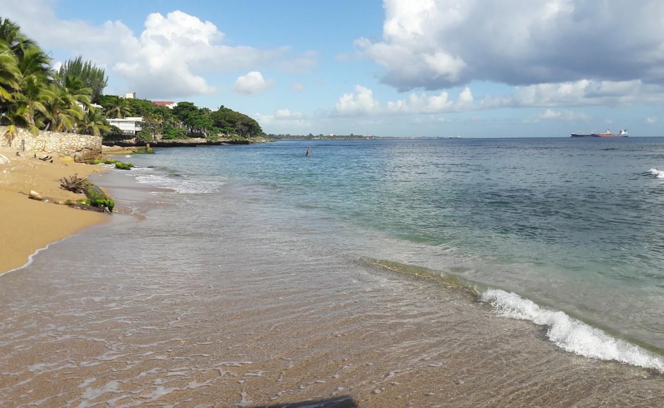 Guibia beach'in fotoğrafı gri kum yüzey ile