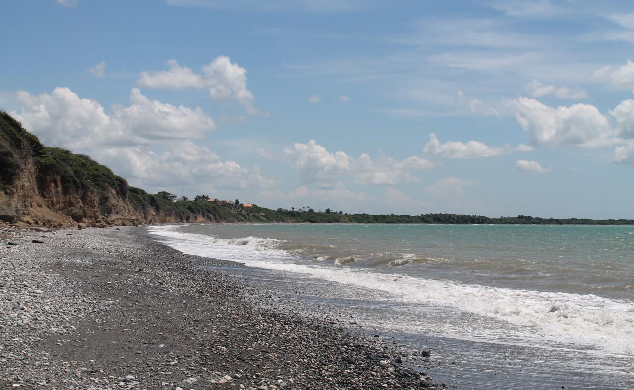 Sombrero beach'in fotoğrafı gri kum yüzey ile