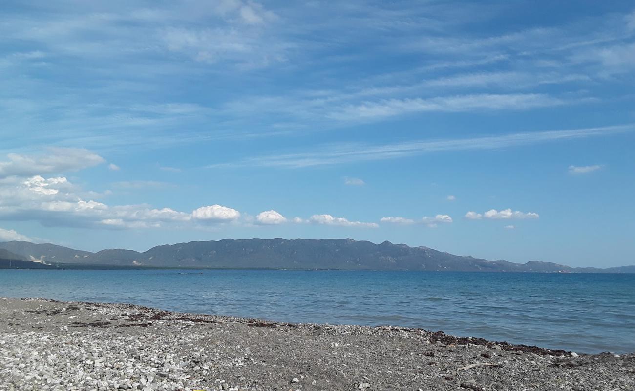 Caracoles beach'in fotoğrafı gri ince çakıl taş yüzey ile